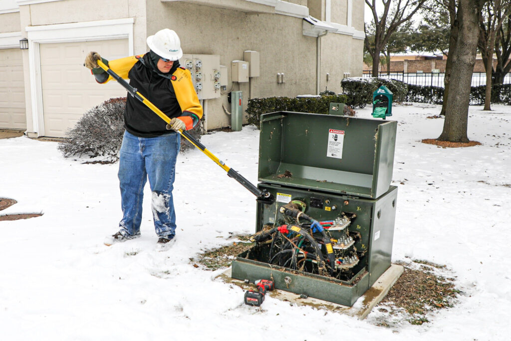 CoServ Crews Working Through Bitter Cold To Restore Electricity Gas