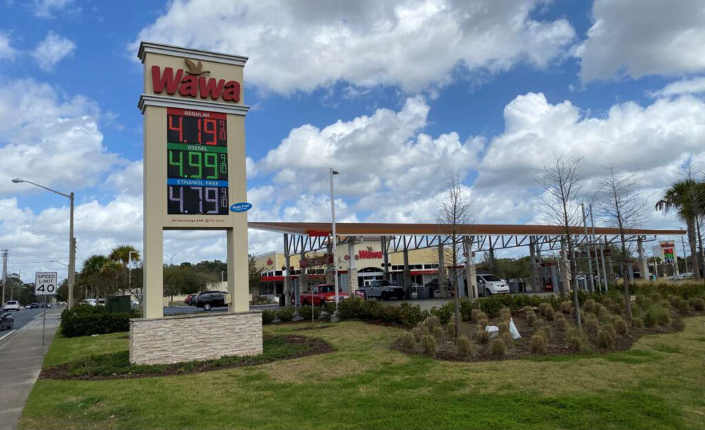 Average Price For A Gallon Of Gas Hits 4 In Florida Expected To Rise 