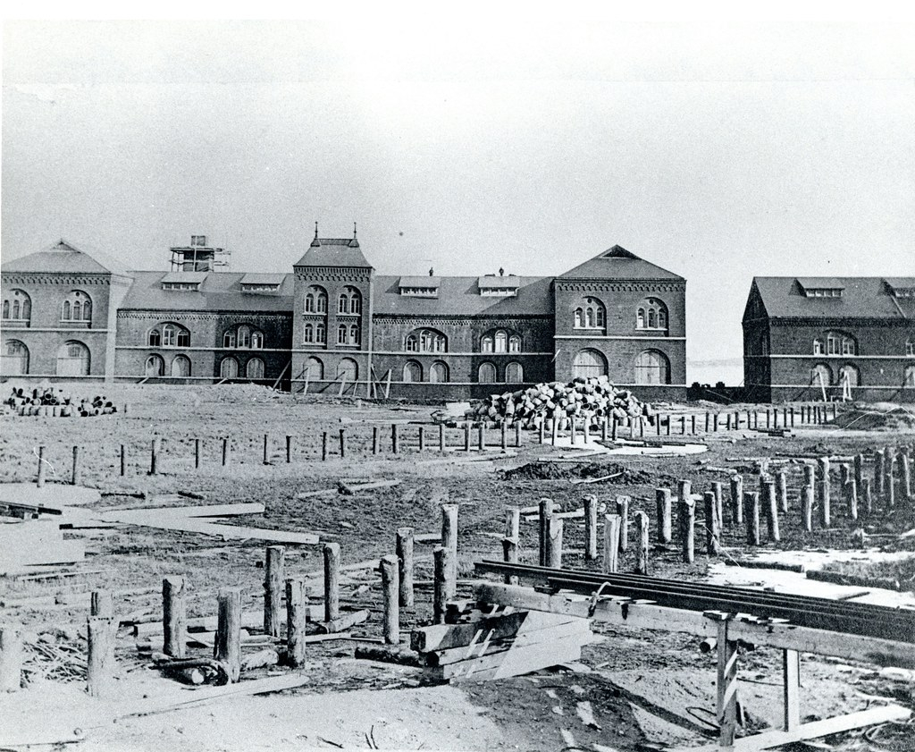 Building Of The Bay State Gas Company Columbia Point Flickr