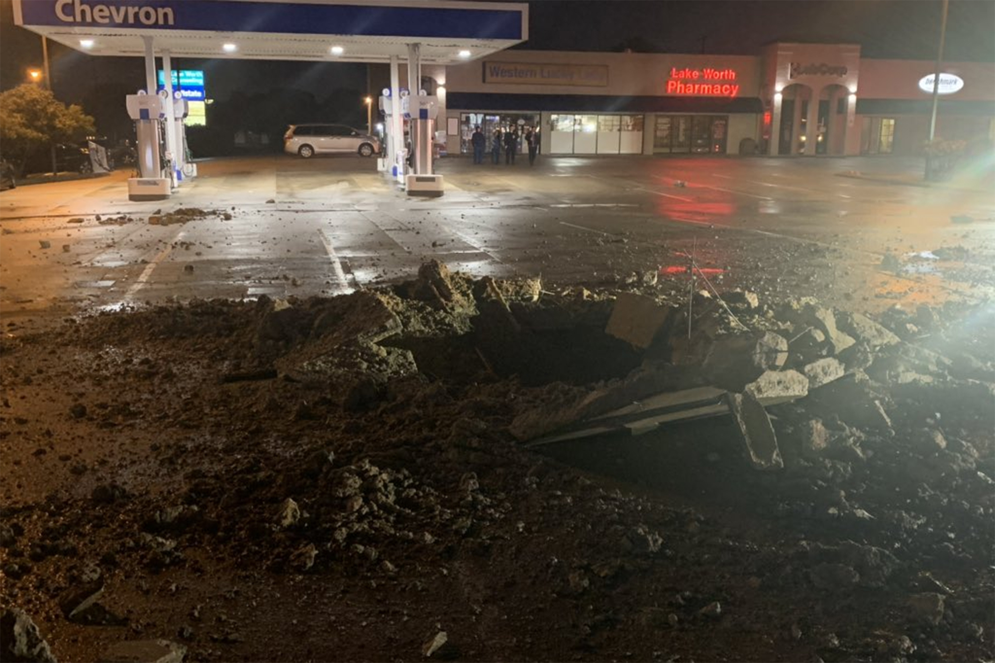 Lightning Strike Causes Fire At Bow New Hampshire Gas Station LNG2019