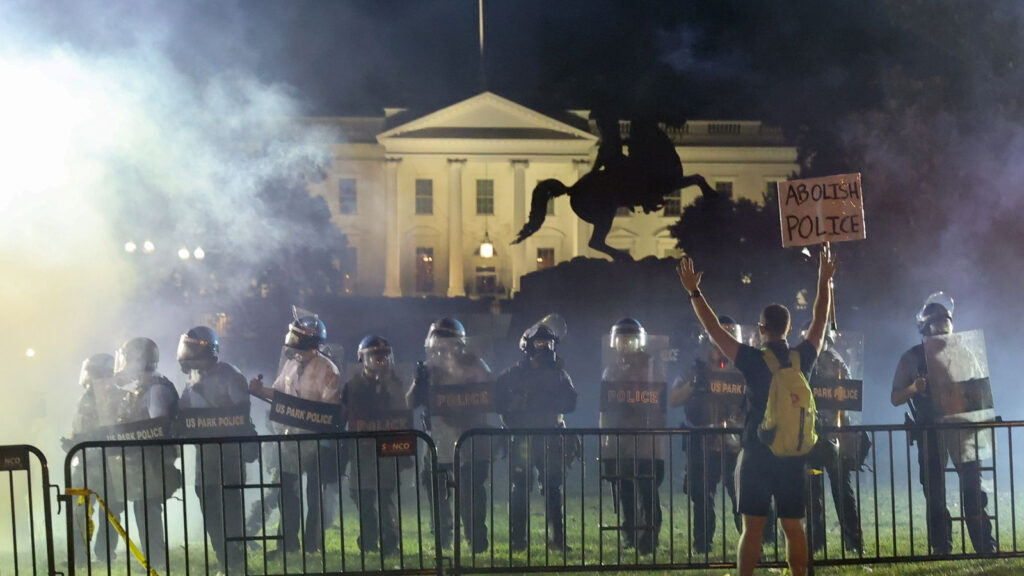 Police Fire Tear Gas Near White House As Trump Vows Military Deployment 